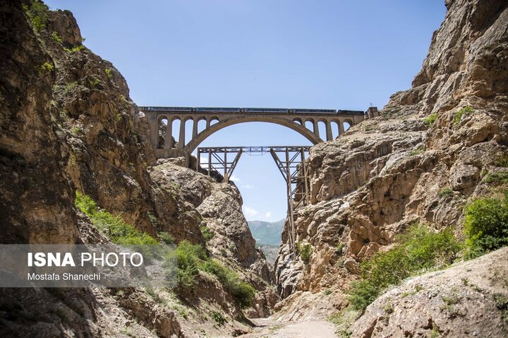 پل «ورسک» مخصوص عبور قطار است و در حال حاضر قطارهای مسافری تهران-ساری و تهران-گرگان پس از گذشت بیش از ۸۹ سال هر روز چندین مرتبه از روی آن می‌گذرند.