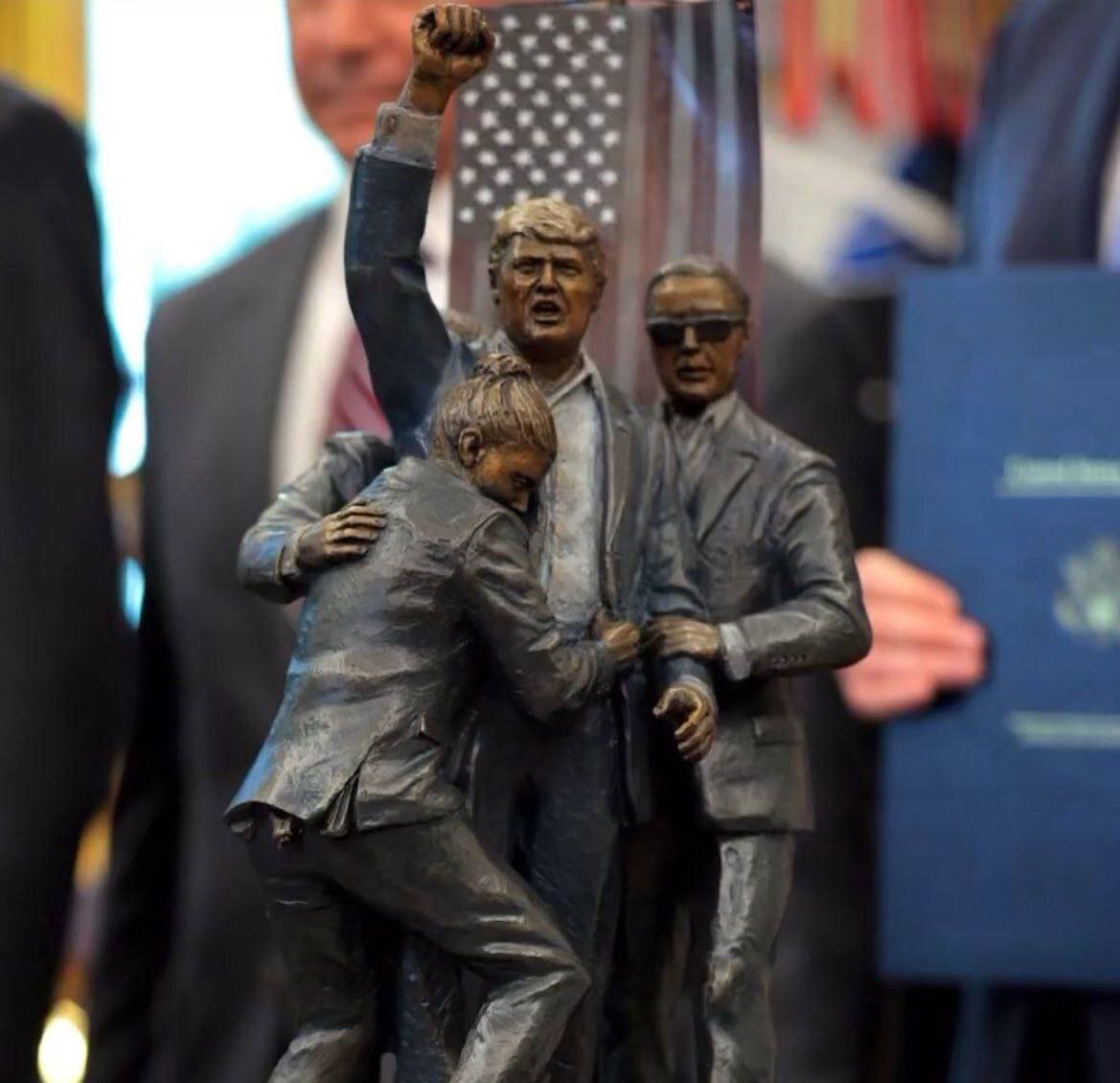 مجسمه ترامپ