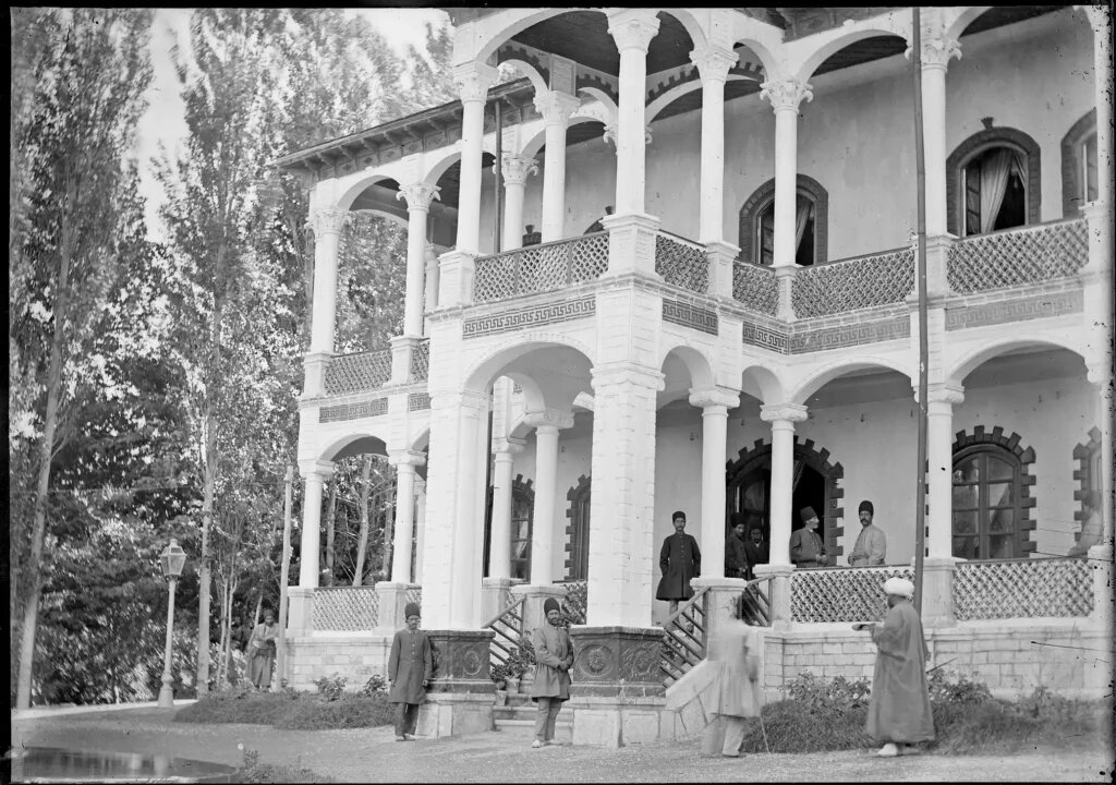 رسم عجیبی که در تهران اجرا می شد