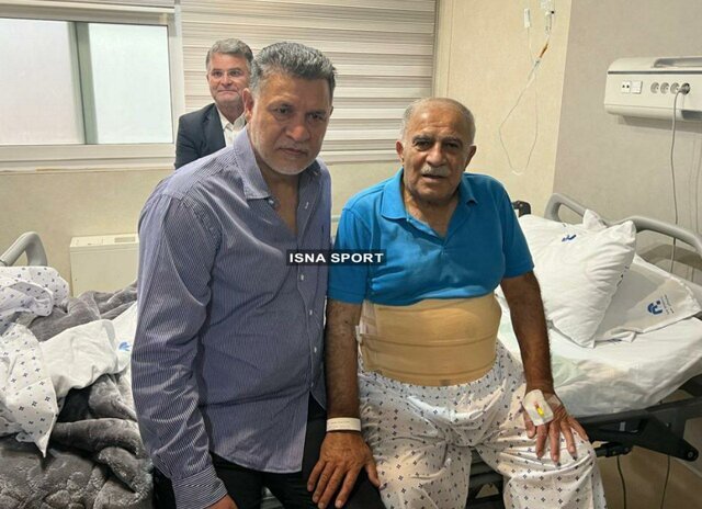 علی دایی بر بالین پیشکسوت استقلال | عکس