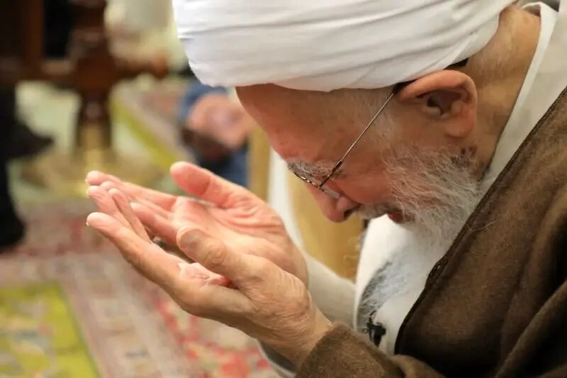 گریه‌های آیت‌الله جوادی آملی در حرم امامین کاظمین | تصاویر