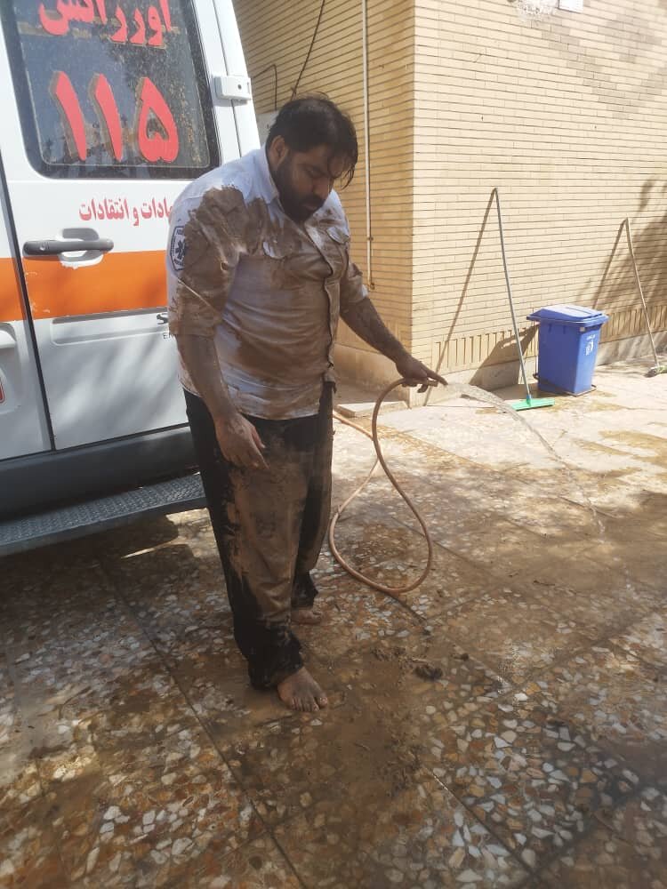 جزئیات نجات دختر ۶ساله از کانال آب توسط تکنسین فداکار اورژانس