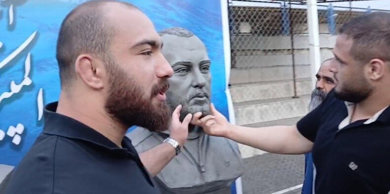 واکنش صریح امیرحسین زارع به سردیس‌اش: این مجسمه شبیه من نیست!