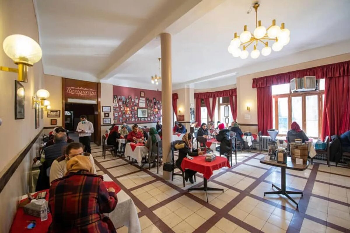 نوستالژیک مثل کافههای تهران | اولین کافه های تهران چطور شکل گرفتند؟