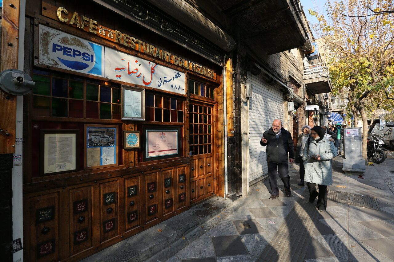 نوستالژیک مثل کافههای تهران | اولین کافه های تهران چطور شکل گرفتند؟