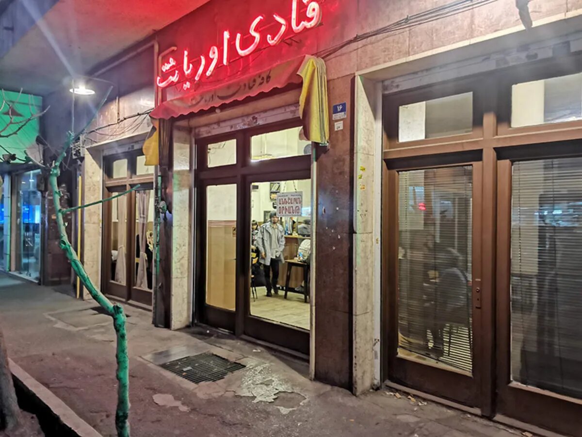 نوستالژیک مثل کافههای تهران | اولین کافه های تهران چطور شکل گرفتند؟