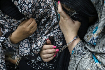 دستگیری ۲ دختر جوان به خاطر گول زدن یک سرباز