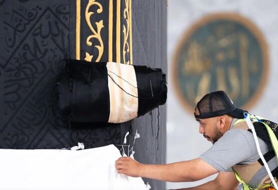 کعبه لباس احرام به تن کرد + ویدئو