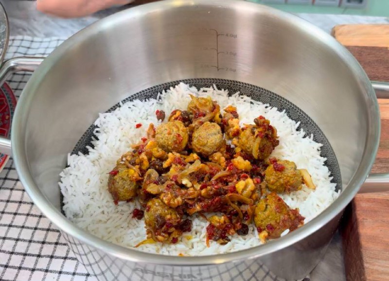 طرز تهیه گردو پلو ؛ غذای مجلسی شهر کرد 