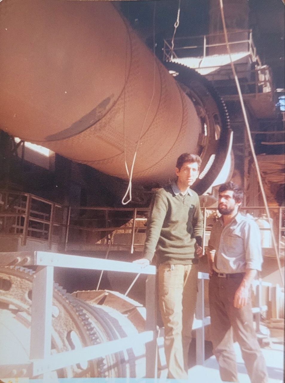 ماجرای خواندنی اسناد جامانده از کارگران کارخانه سیمان ری | روز افتتاح کارخانه سیمان ری و ماجرای میوه عجیب