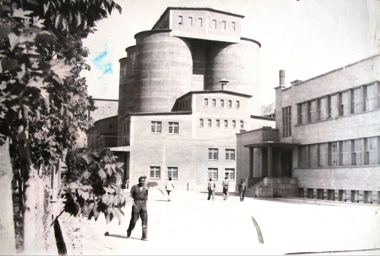 جاده جادویی کارخانه سیمان ری کجاست؟