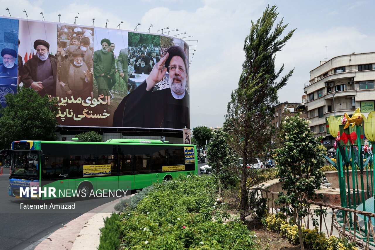 طرح جدید دیوارنگاره میدان انقلاب با تصویری از سید شهیدان خدمت