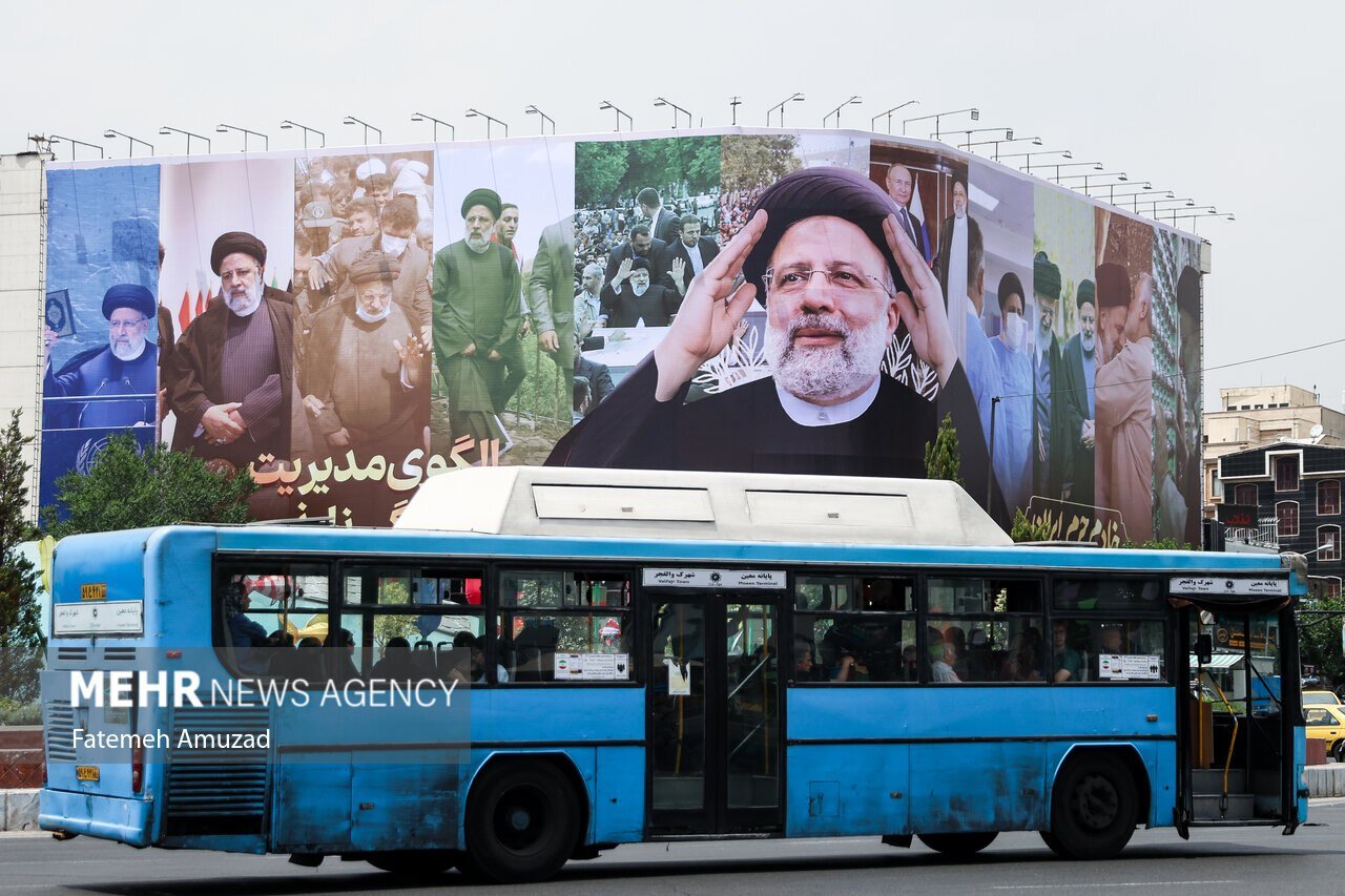 طرح جدید دیوارنگاره میدان انقلاب با تصویری از سید شهیدان خدمت