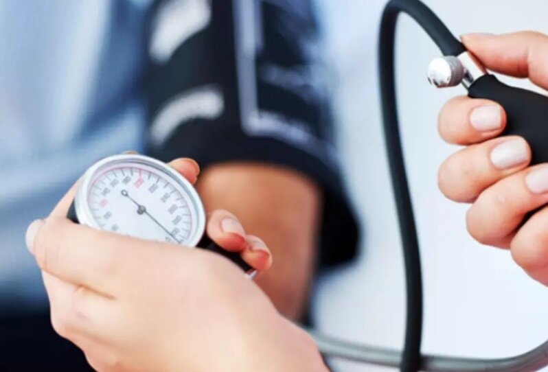 اگر صبحها اینطوری بلند میشوید، فشار خون صبحگاهی تهدیدتان می کند