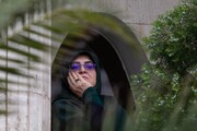 سخنگوی دولت با یک نوزاد در حسینیه امام خمینی(ره)  | عکس