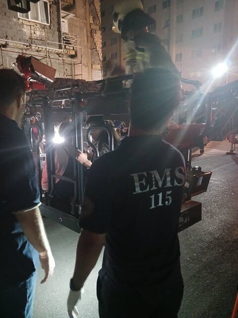 آتش گرفتن مجتمع مسکونی در اکباتان | ٣٢ نفر مصدوم شدند + عکس