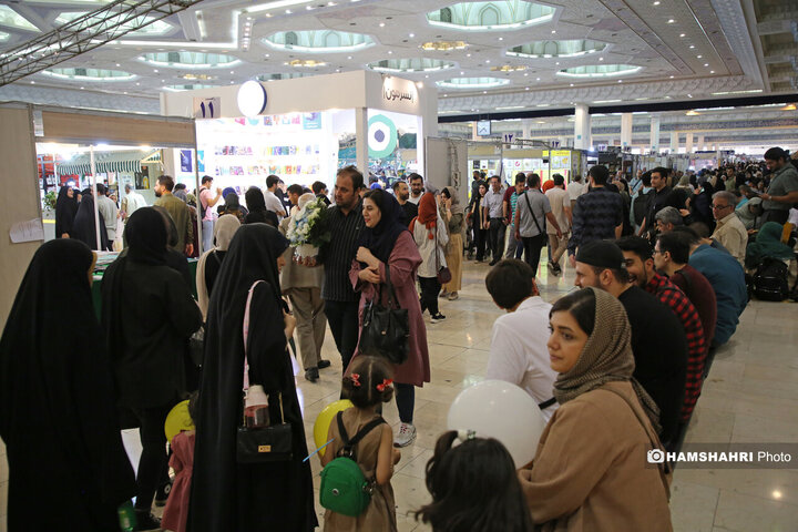 حضور مردم در نهمین روز نمایشگاه کتاب