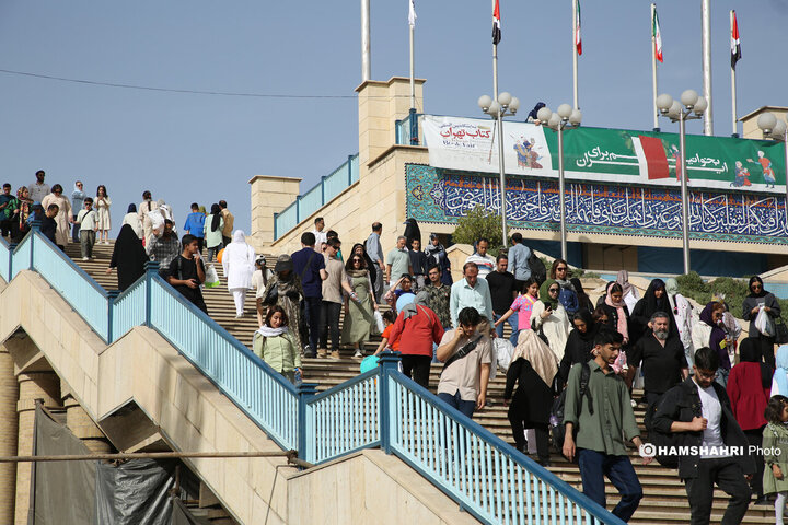 حضور مردم در نهمین روز نمایشگاه کتاب