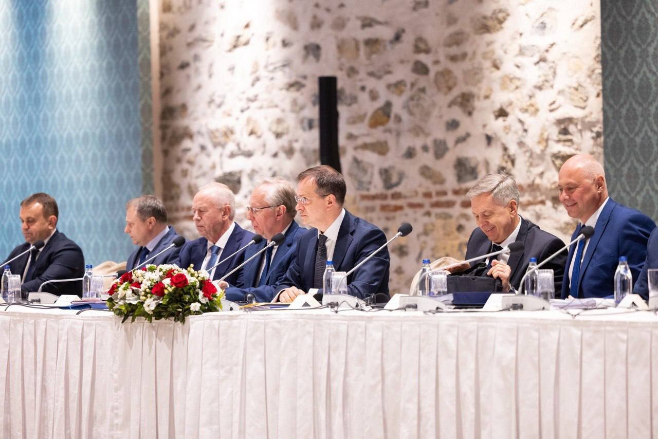 هیئتهای نمایندگی روسیه و اوکراین در مذاکرات استانبول - از زاویهای متفاوت