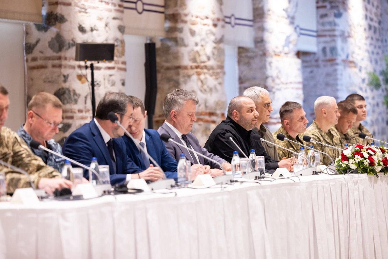 هیئتهای نمایندگی روسیه و اوکراین در مذاکرات استانبول - از زاویهای متفاوت