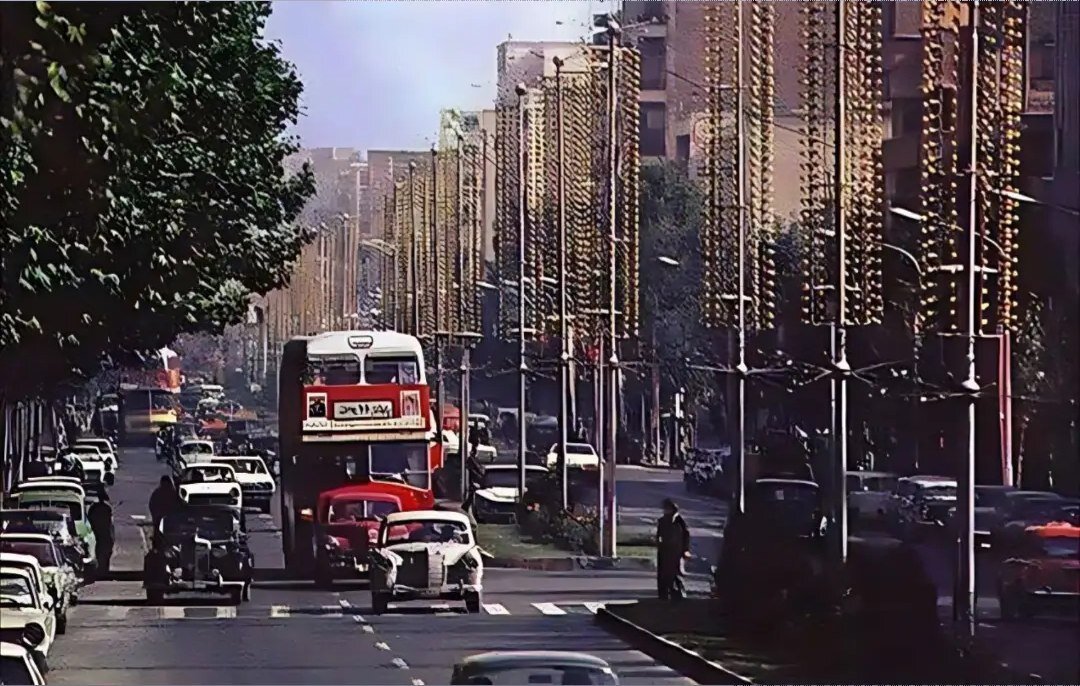 اتوبوسهای تندرو، جانسختان توقفناپذیر