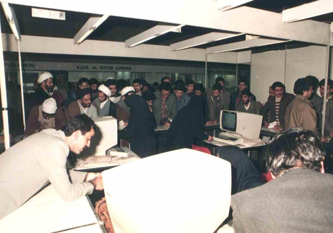 خاطرهبازی با نمایشگاه کتاب | وقتی رزمنده ها دنبال کتاب می گشتند