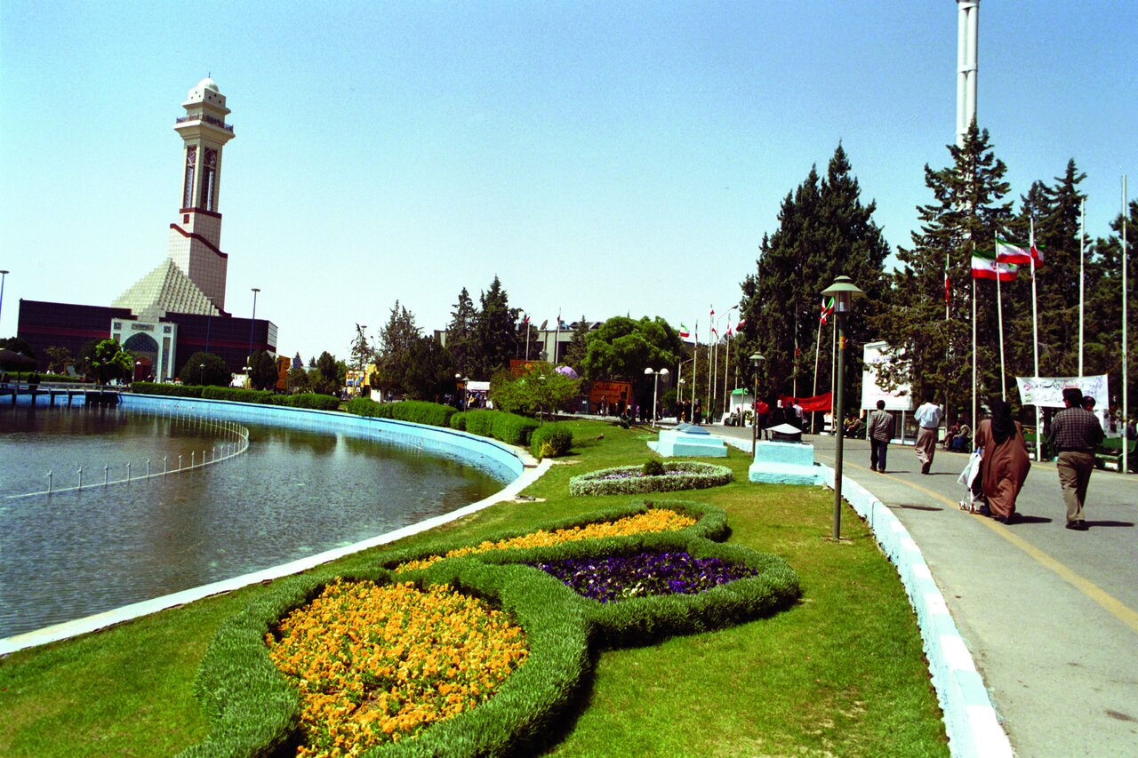 خاطرهبازی با نمایشگاه کتاب | وقتی رزمنده ها دنبال کتاب می گشتند