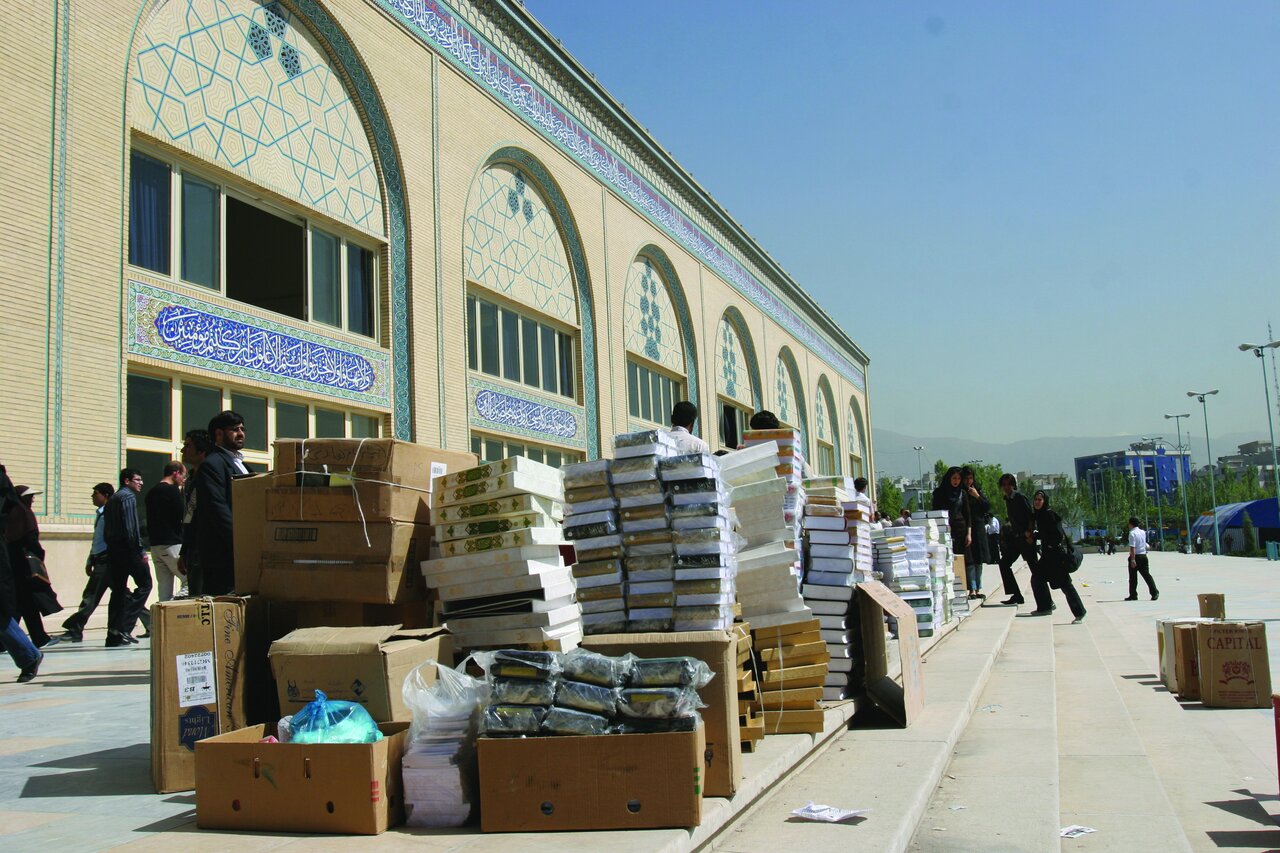 خاطرهبازی با نمایشگاه کتاب | وقتی رزمنده ها دنبال کتاب می گشتند