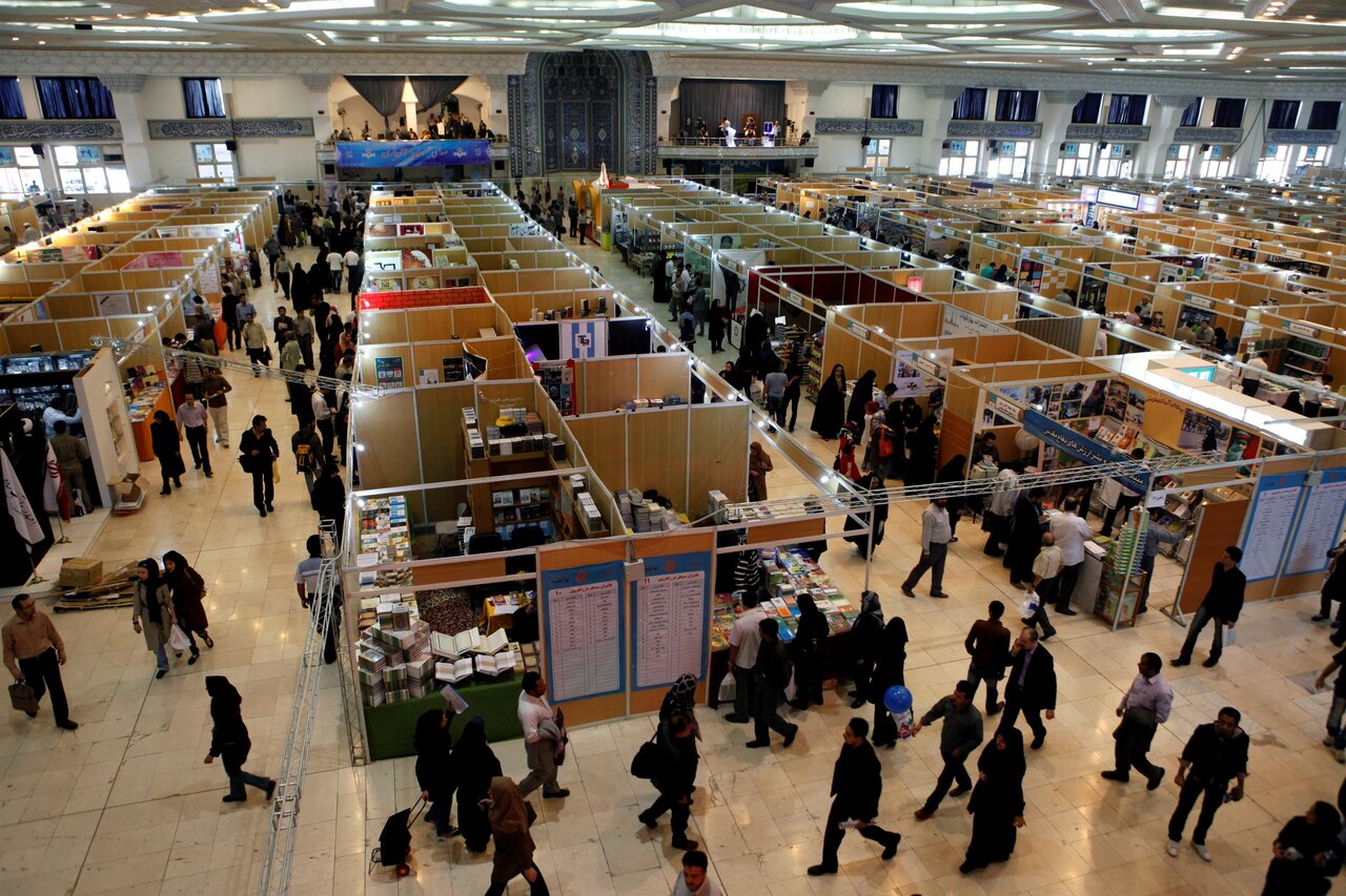 خاطرهبازی با نمایشگاه کتاب | وقتی رزمنده ها دنبال کتاب می گشتند