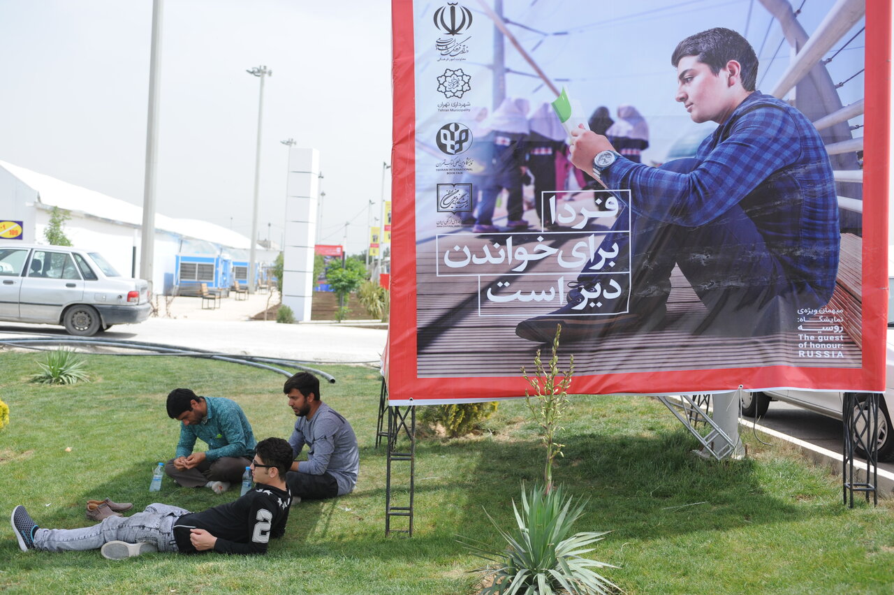 خاطرهبازی با نمایشگاه کتاب | وقتی رزمنده ها دنبال کتاب می گشتند