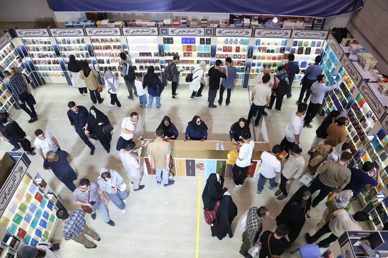 خاطرهبازی با نمایشگاه کتاب | وقتی رزمنده ها دنبال کتاب می گشتند