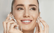 چه زمانی از یخ روی صورت استفاده کنیم؟ فواید و خطرات