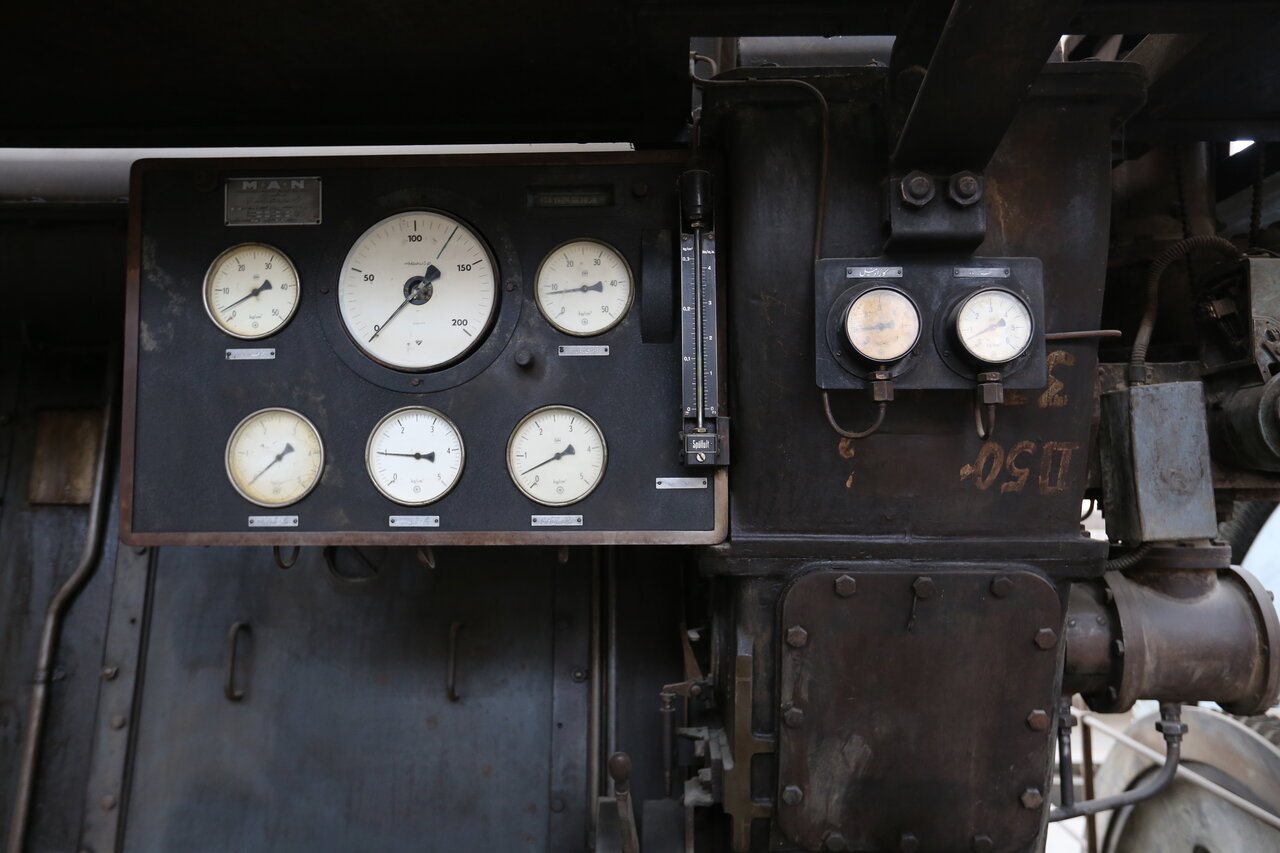 ماجرای عجیب توقیف تجهیزات سیمان ری در کانال سوئز