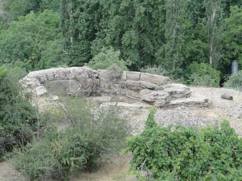 بازدید از پل سلجوقی و قبرستان ساسانی در رودهن