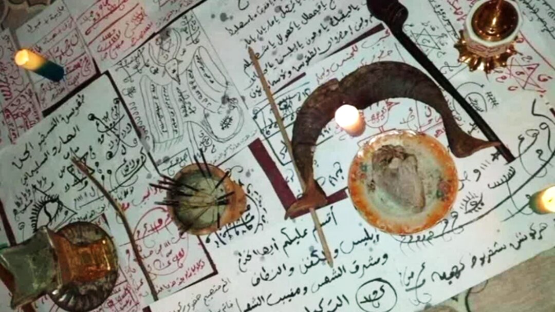 بازی مرموز روحانینماها با دین رمالی
