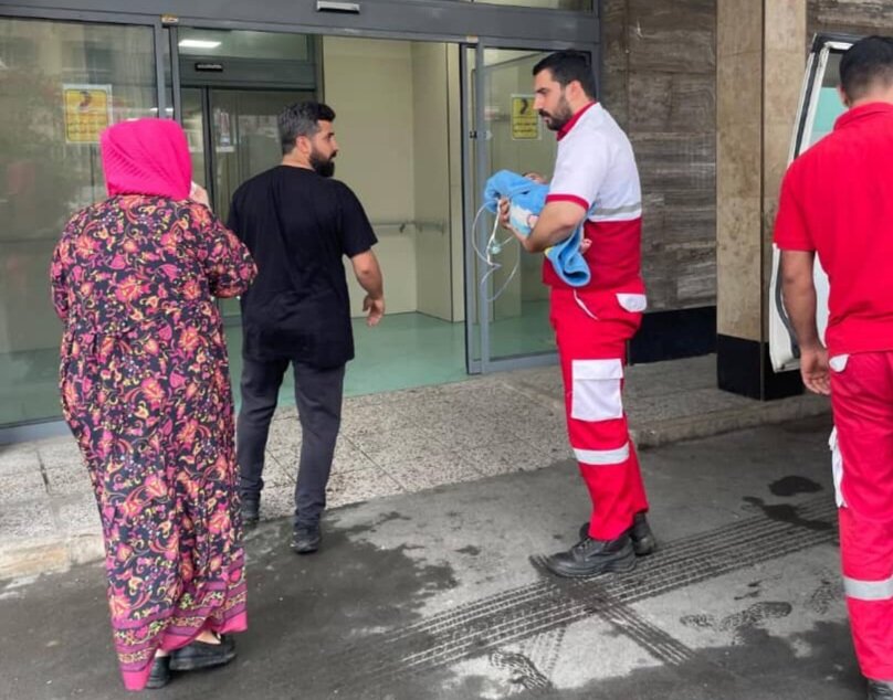 امدادگران هلال‌احمر فرشته نجات نوزاد ۶ ماهه