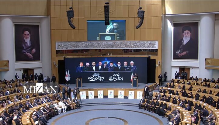 پزشکیان: انسان‌های وحشی، لباس‌های تمیز پوشیدند و کراوات زدند و در سمینارها دم از حقوق بشر می‌زنند