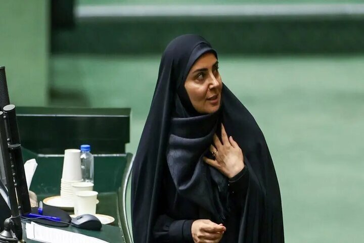 امیرحسین ثابتی:‌ ۶ نفر از بستگان درجه یک وزیر راه به هزینه بیت‌المال به کیش سفر کرده‌اند + فیلم