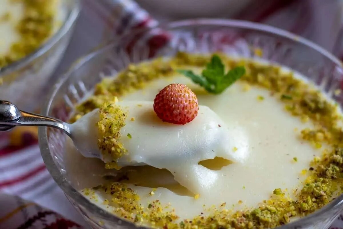 روش تهیه مهلبیه یا پودینگ عربی ؛ سریع ترین و خوشمزه ترین دسر مجلسی 