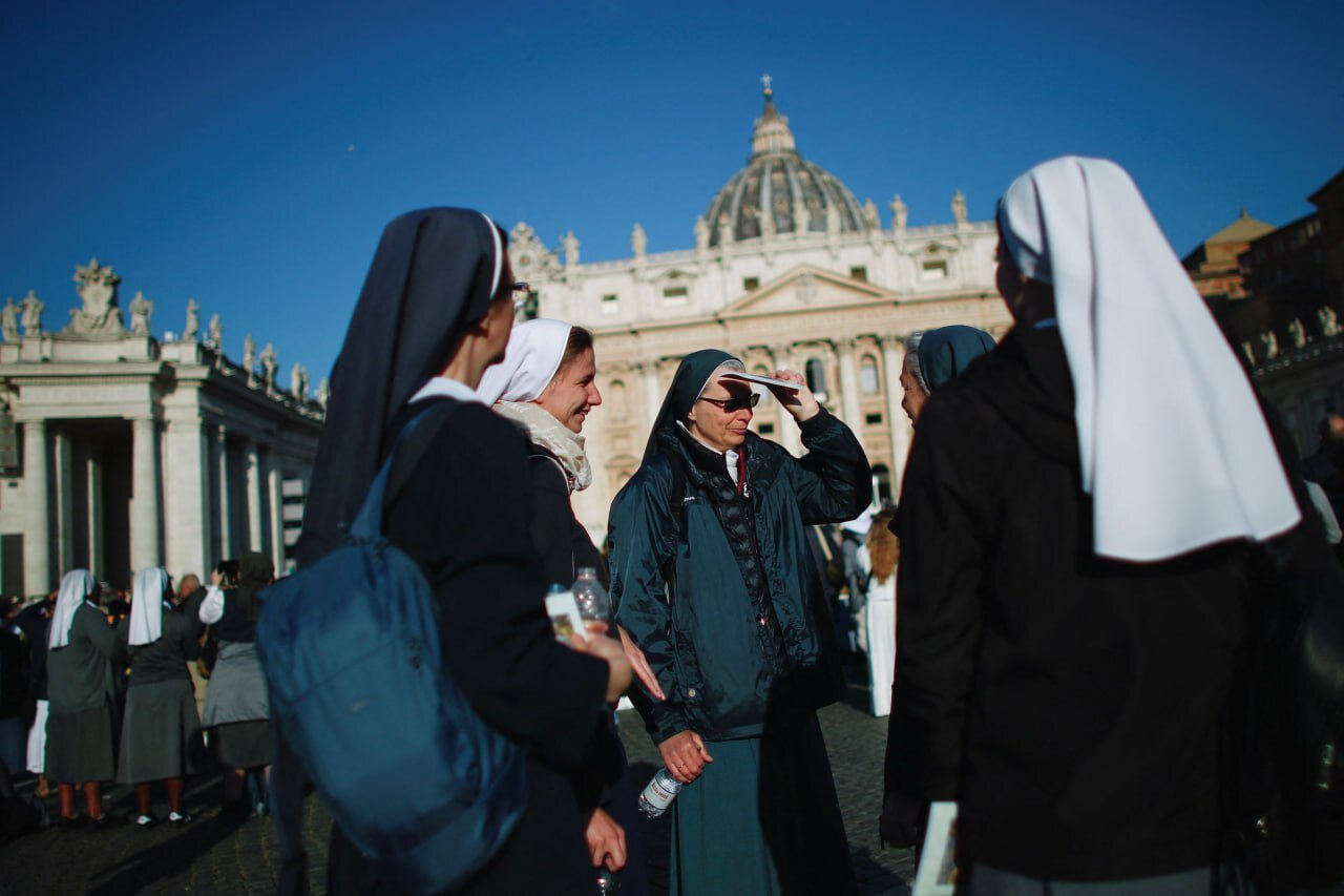 گشت و گذار  پاپ لئو چهاردهم با خودروی مخصوص پاپ   | تصاویر