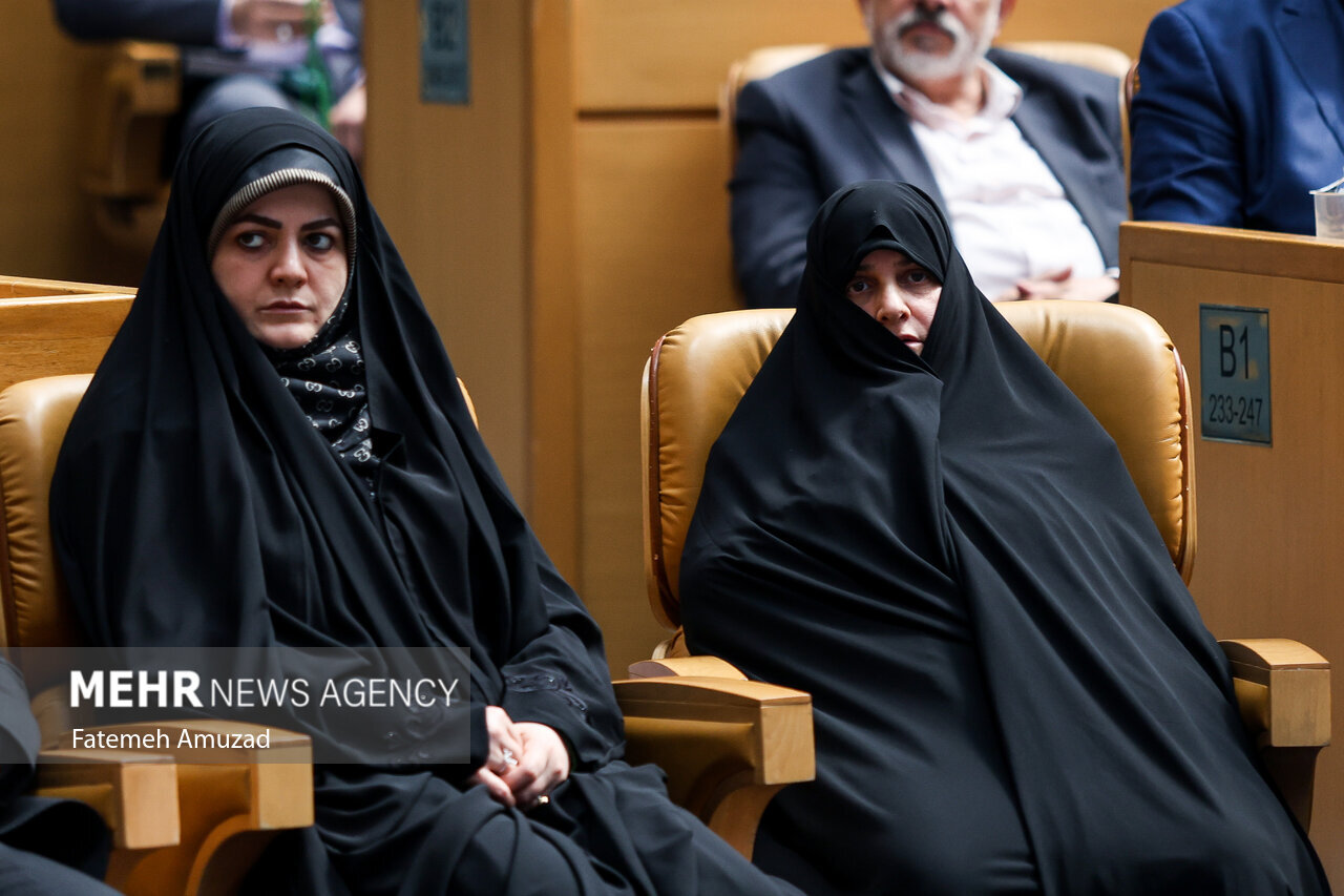 زهرا پزشکیان در کنار جمیله علم الهدی و همسر امیرعبداللهیان در یک مراسم رسمی | تصاویر