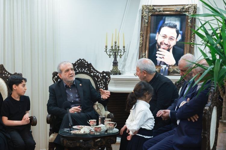 پزشکیان با خانواده شهدای خدمت دیدار کرد + تصاویر