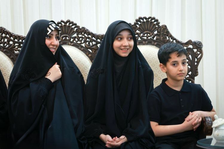 پزشکیان با خانواده شهدای خدمت دیدار کرد + تصاویر