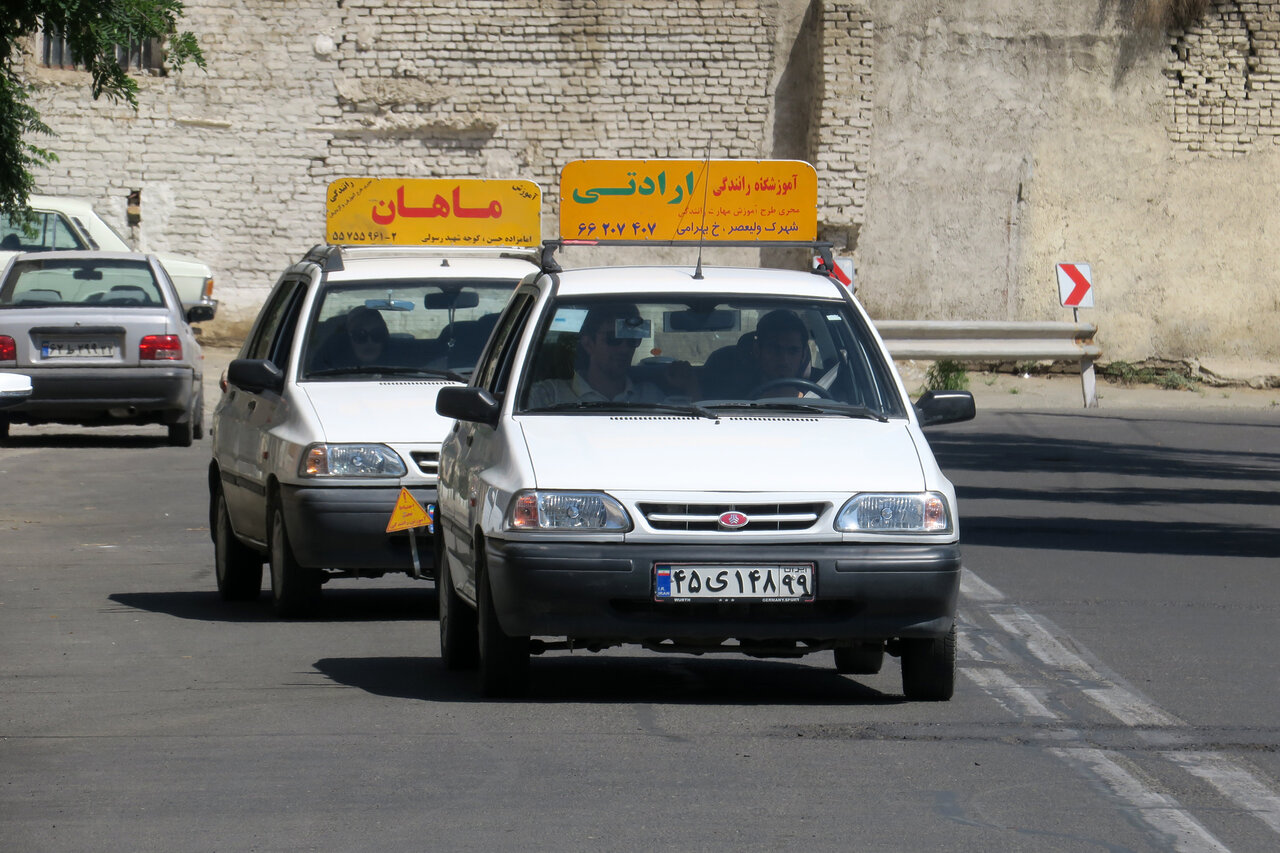 ۱۰‌میلیون تومان، حداقل هزینه برای یک گواهینامه | خطر رانندگی بدون گواهینامه بالا می‌رود؟