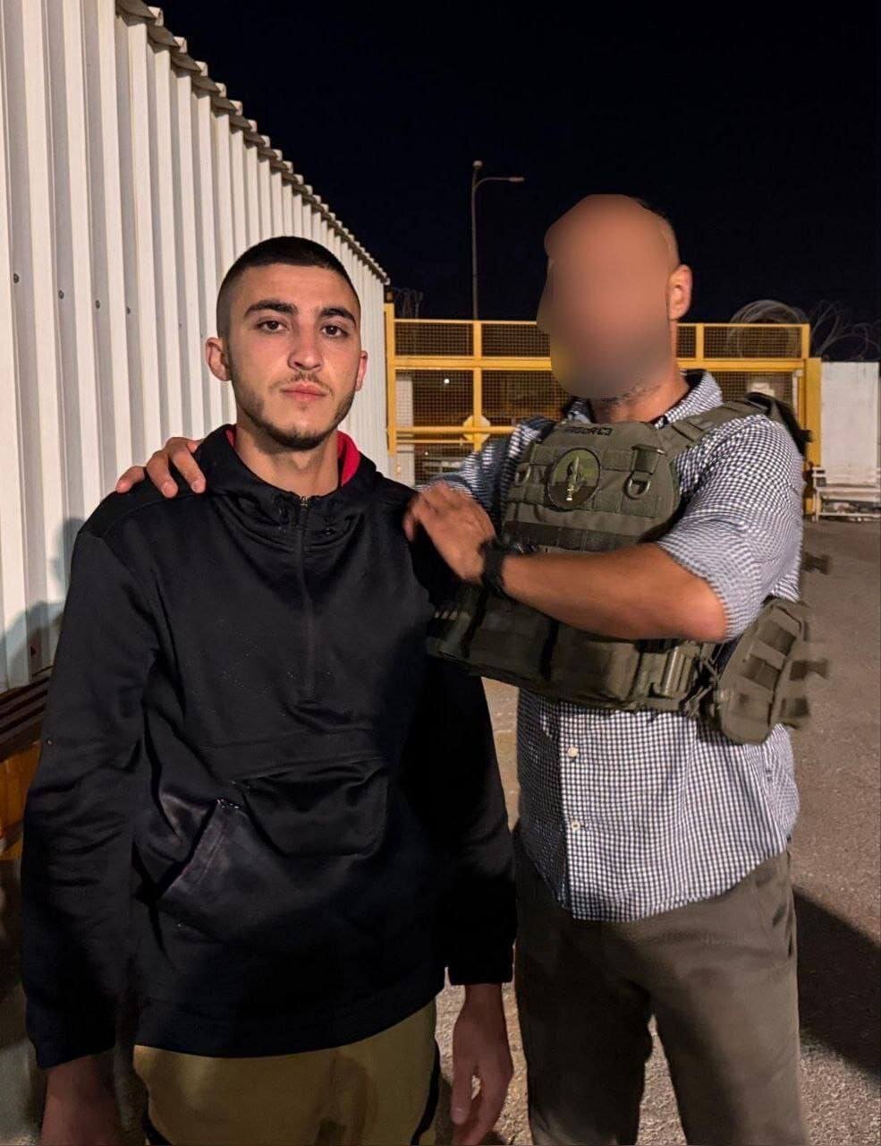 دستگیری جوانی که بر روی افسر صهیونیست آب دهان انداخته بود | تصاویر