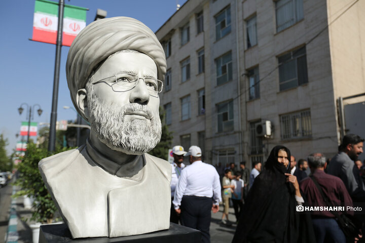 رونمایی سردیس شهید رئیسی در میدان پاستور تهران