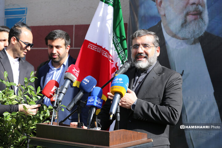 رونمایی سردیس شهید رئیسی در میدان پاستور تهران