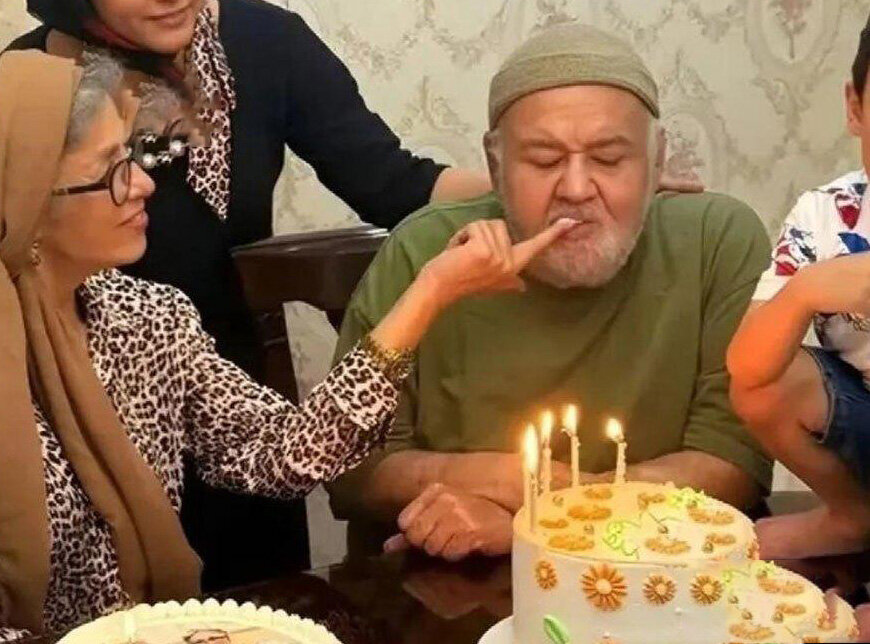 جشن تولد همسر اکبر عبدی در کنار خانواده | تصاویر