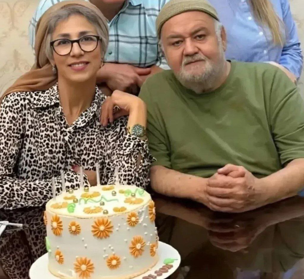 جشن تولد همسر اکبر عبدی در کنار خانواده | تصاویر