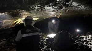 کشف دستبند صدفی هزار ساله در یک غار | عکس